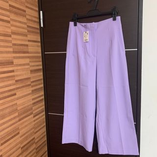 ザラ(ZARA)の最終お値下げ！ZARA 新品タグ付き　薄いパープル　ワイドパンツ(カジュアルパンツ)