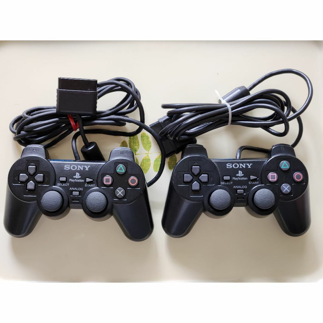 PlayStation2(プレイステーション2)のPS2コントローラー 純正品 ブラック　２個セット エンタメ/ホビーのゲームソフト/ゲーム機本体(家庭用ゲーム機本体)の商品写真