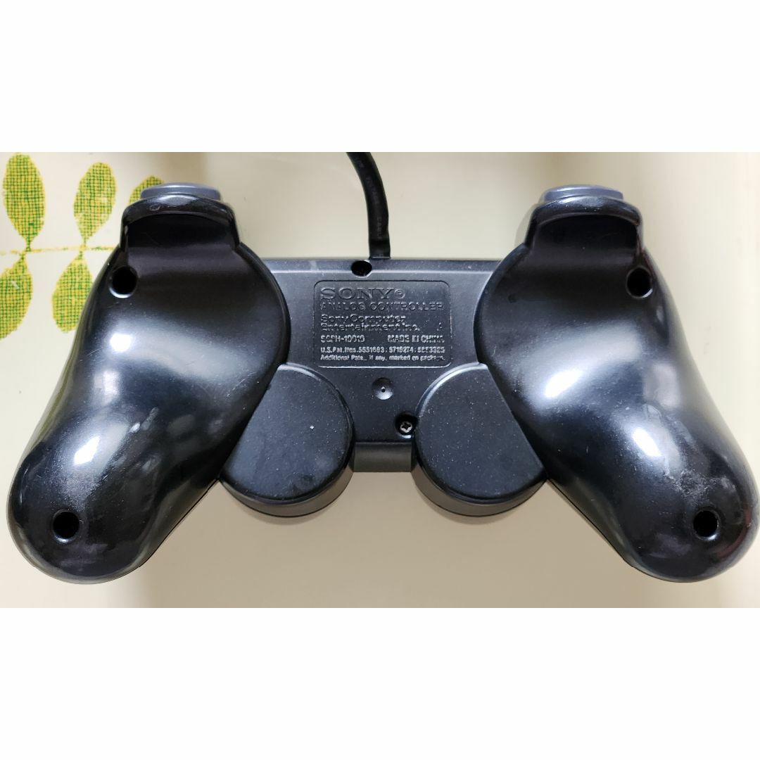 PlayStation2(プレイステーション2)のPS2コントローラー 純正品 ブラック　２個セット エンタメ/ホビーのゲームソフト/ゲーム機本体(家庭用ゲーム機本体)の商品写真