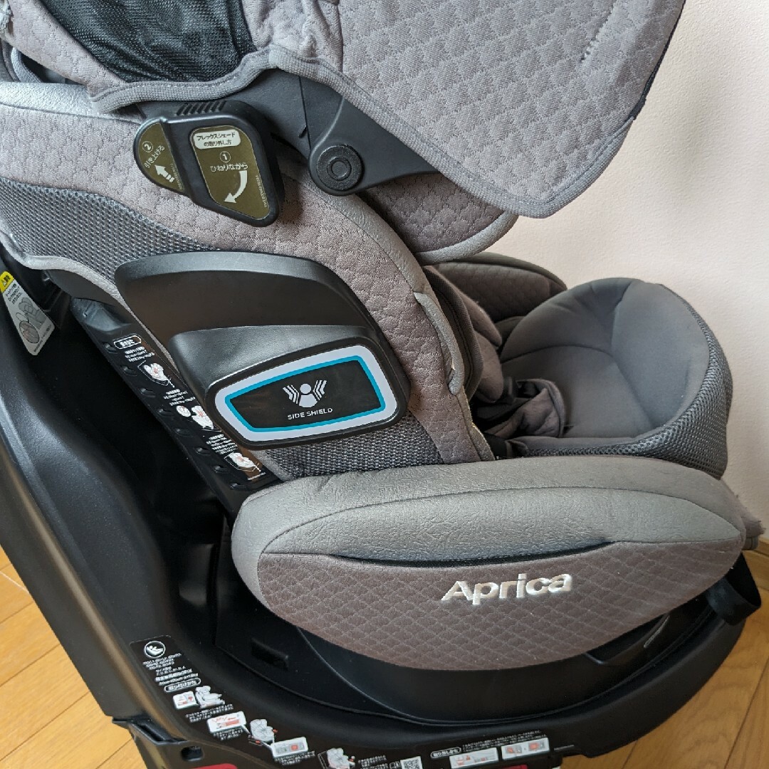 Aprica(アップリカ)のアップリカフラディア グロウ ISOFIX 360°セーフティー プレミアム キッズ/ベビー/マタニティの外出/移動用品(自動車用チャイルドシート本体)の商品写真