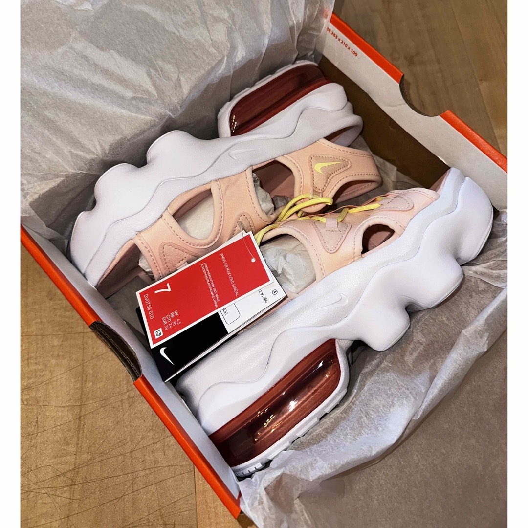 NIKE(ナイキ)のエアマックスココ　ピンク レディースの靴/シューズ(サンダル)の商品写真