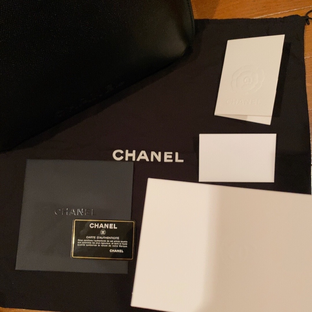 Chanel ショルダーバッグ (すごく使用しやすい！Gカード付き！)