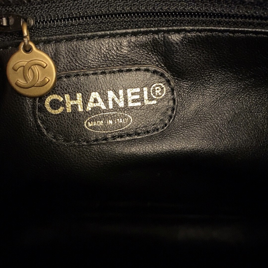 Chanel ショルダーバッグ (すごく使用しやすい!Gカード付き!) Chanel ショルダーバッグ (すごく使用しやすい!Gカード付き!)