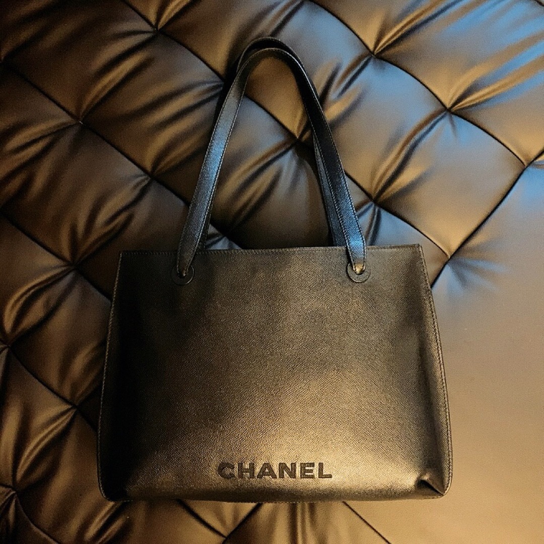 Chanel ショルダーバッグ (すごく使用しやすい！Gカード付き！)