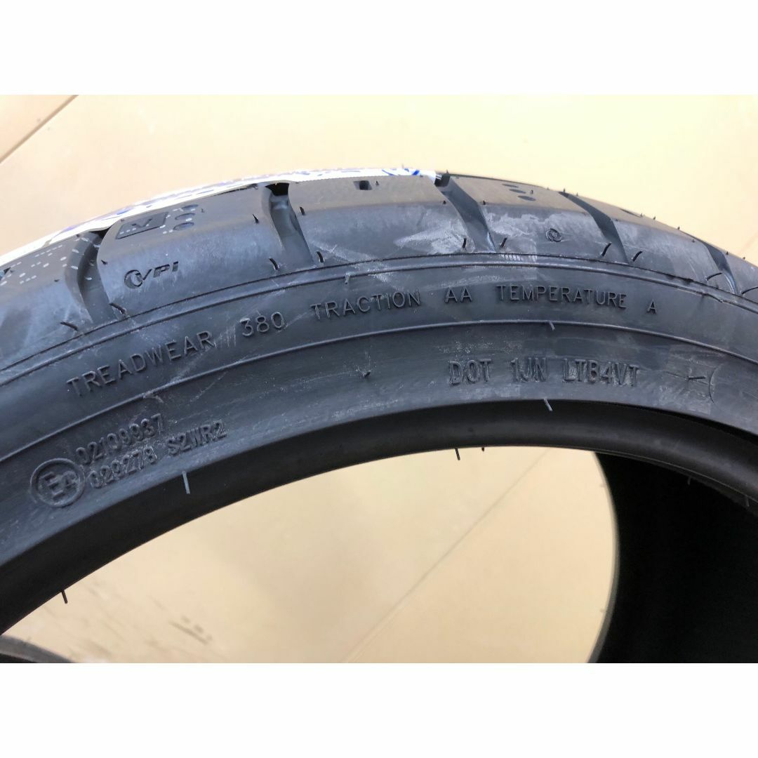 235/40R18 新品未使用 タイヤ 4本セット 送料無料！18インチ-