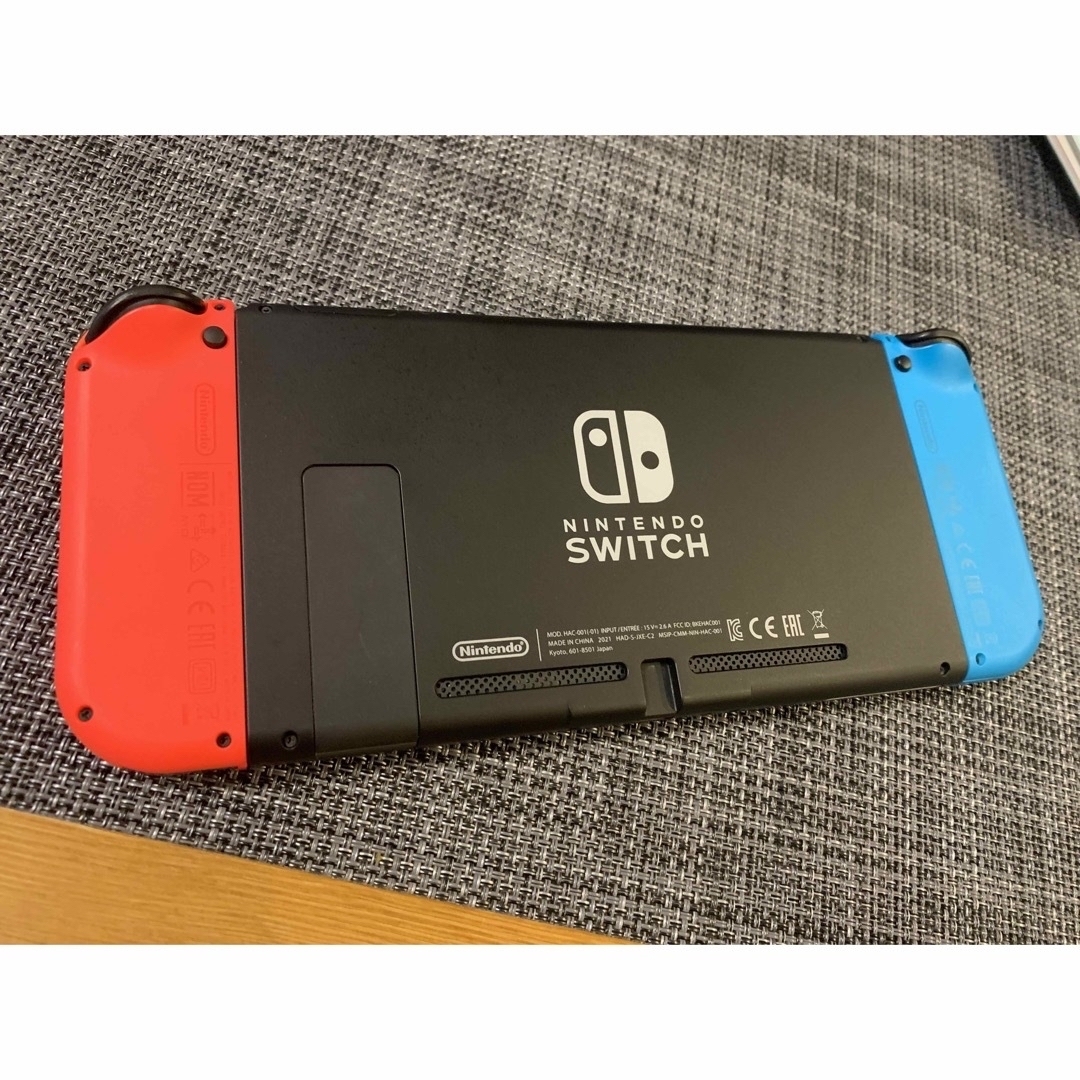 Nintendo Switch(ニンテンドースイッチ)のSwitch2021 美品 備品全てあり エンタメ/ホビーのゲームソフト/ゲーム機本体(家庭用ゲーム機本体)の商品写真