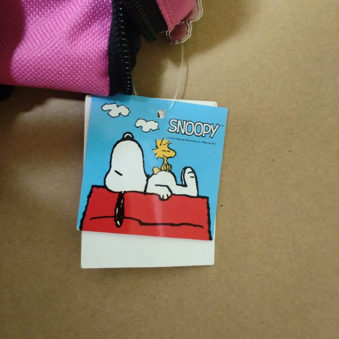 SNOOPY(スヌーピー)の【新品】スヌーピー バッグ ボディバッグ ピンク 子供用 キッズ/ベビー/マタニティのこども用バッグ(その他)の商品写真