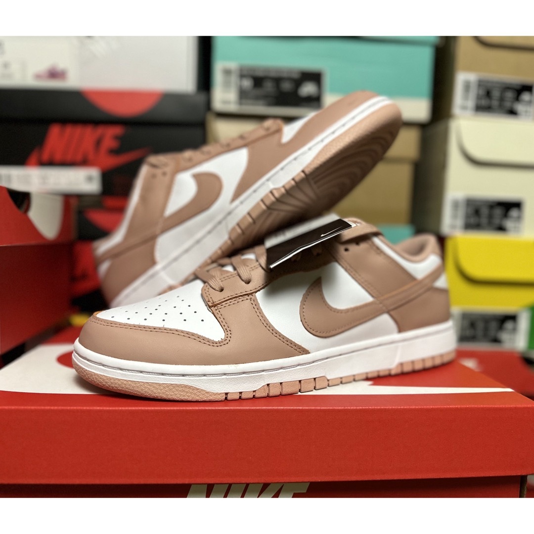 NIKE(ナイキ)のNIKE WMNS DUNK LOW ROSE WHISPER メンズの靴/シューズ(スニーカー)の商品写真