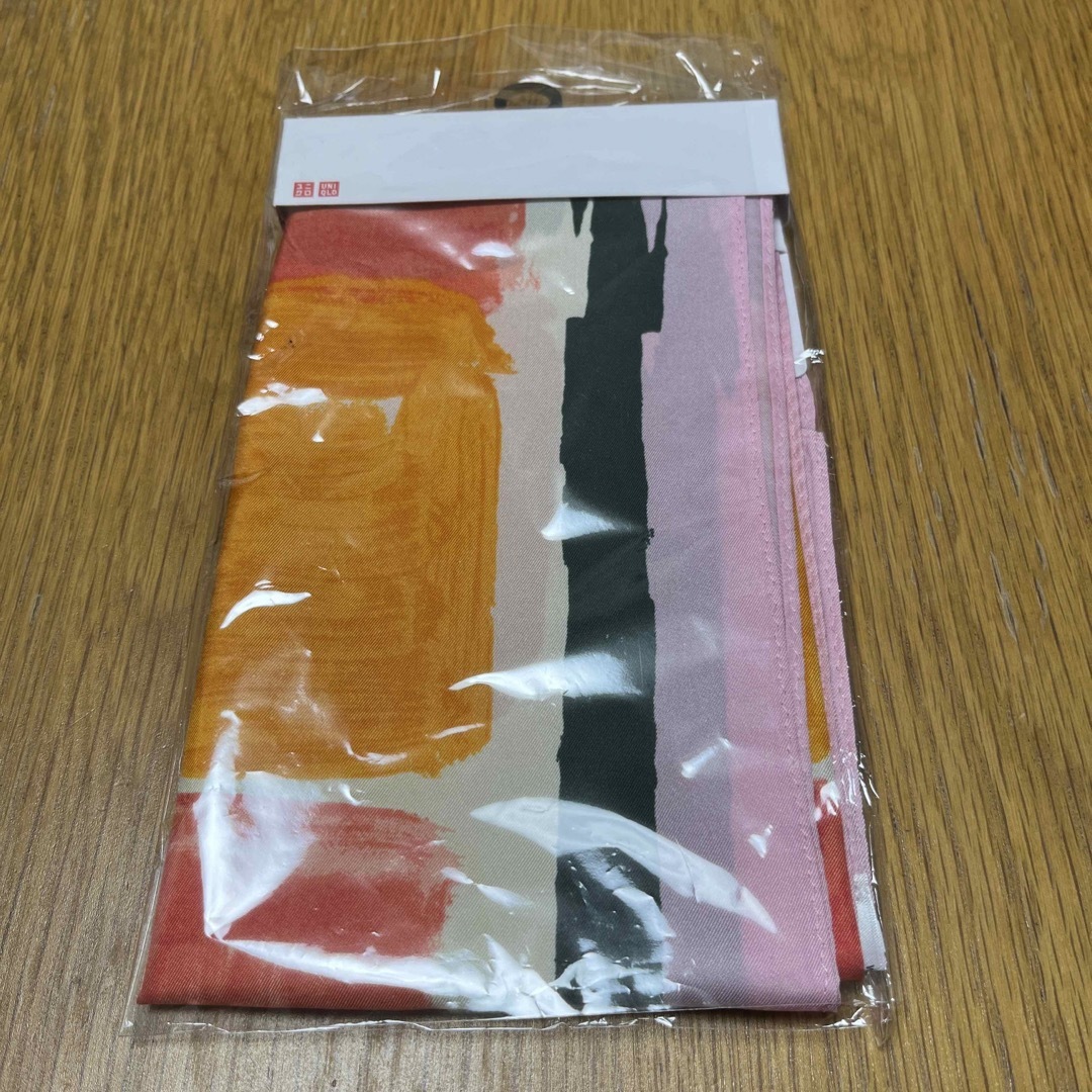 UNIQLO(ユニクロ)のユニクロ　マルニシルクスカーフ　ピンク レディースのファッション小物(バンダナ/スカーフ)の商品写真
