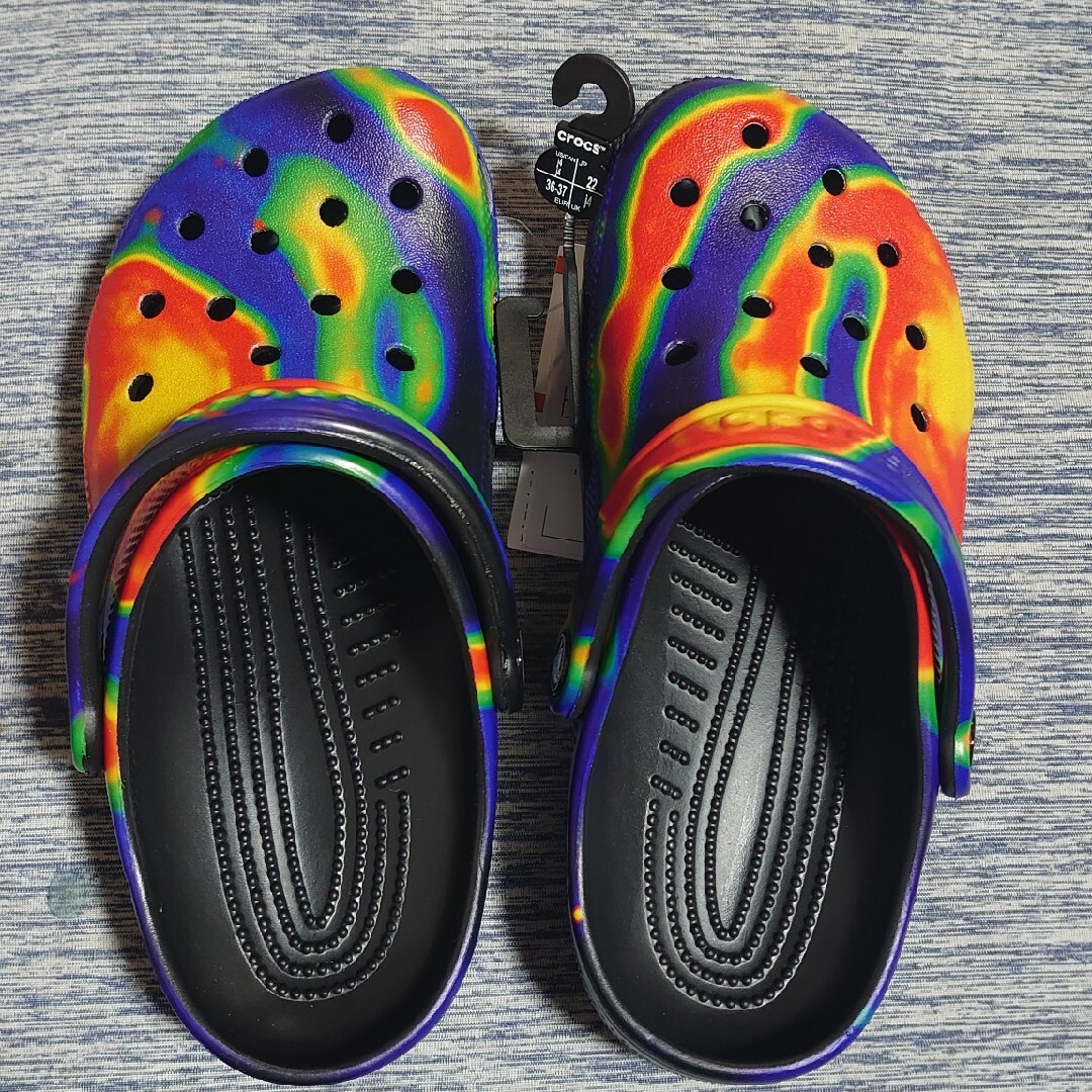 クロックス 22cm 男の子 カラフル キッズ/ベビー/マタニティのキッズ靴/シューズ(15cm~)(サンダル)の商品写真
