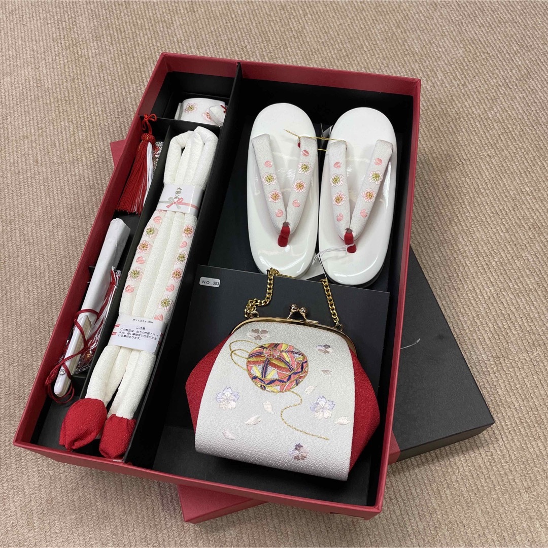 新品 七五三 七歳お祝い はこせこ 筥迫セット 手毬 刺繍 箱迫小物6点セット | フリマアプリ ラクマ