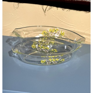 パイレックス(Pyrex)のパイレックス　昭和レトロ　グラタン皿　花柄　耐熱ガラス　2枚セット　レトロポップ(食器)