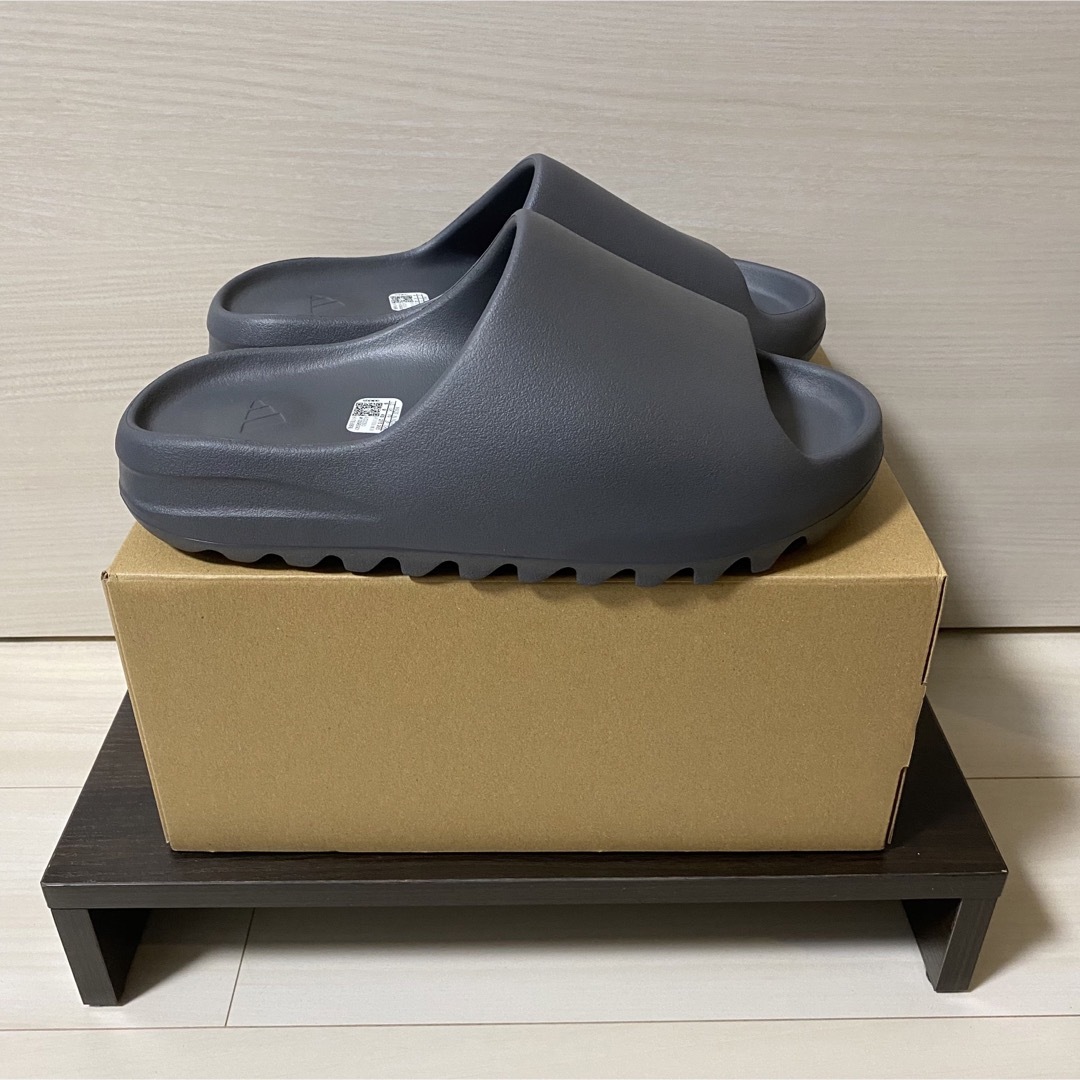 YEEZY（adidas）(イージー)の新品adidas YEEZY Slide "Slate Grey" 27.5cm メンズの靴/シューズ(サンダル)の商品写真