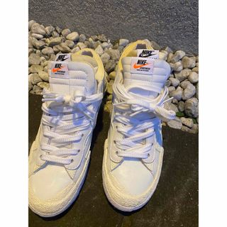 サカイ(sacai)の【美品】sacai × Nike Blazer Low White(スニーカー)