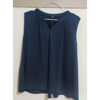 ユニクロ(UNIQLO)のユニクロ ノースリーブブラウス タンクトップ トップス　紺色　ネイビー　Lサイズ(カットソー(半袖/袖なし))