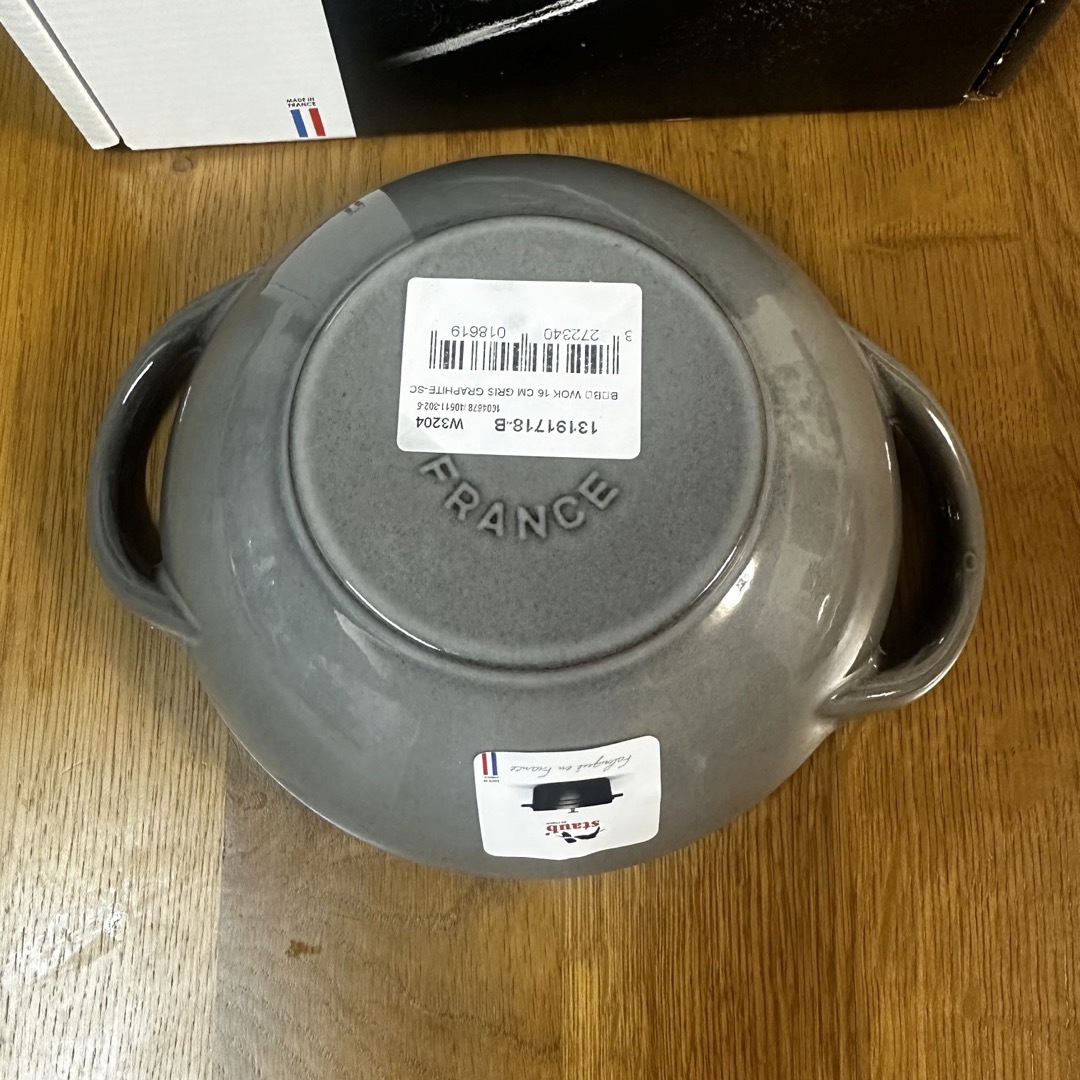 STAUB(ストウブ)のラスト1点新品16cmストウブ ベビーウォック グレー　staub ココット　鍋 インテリア/住まい/日用品のキッチン/食器(鍋/フライパン)の商品写真