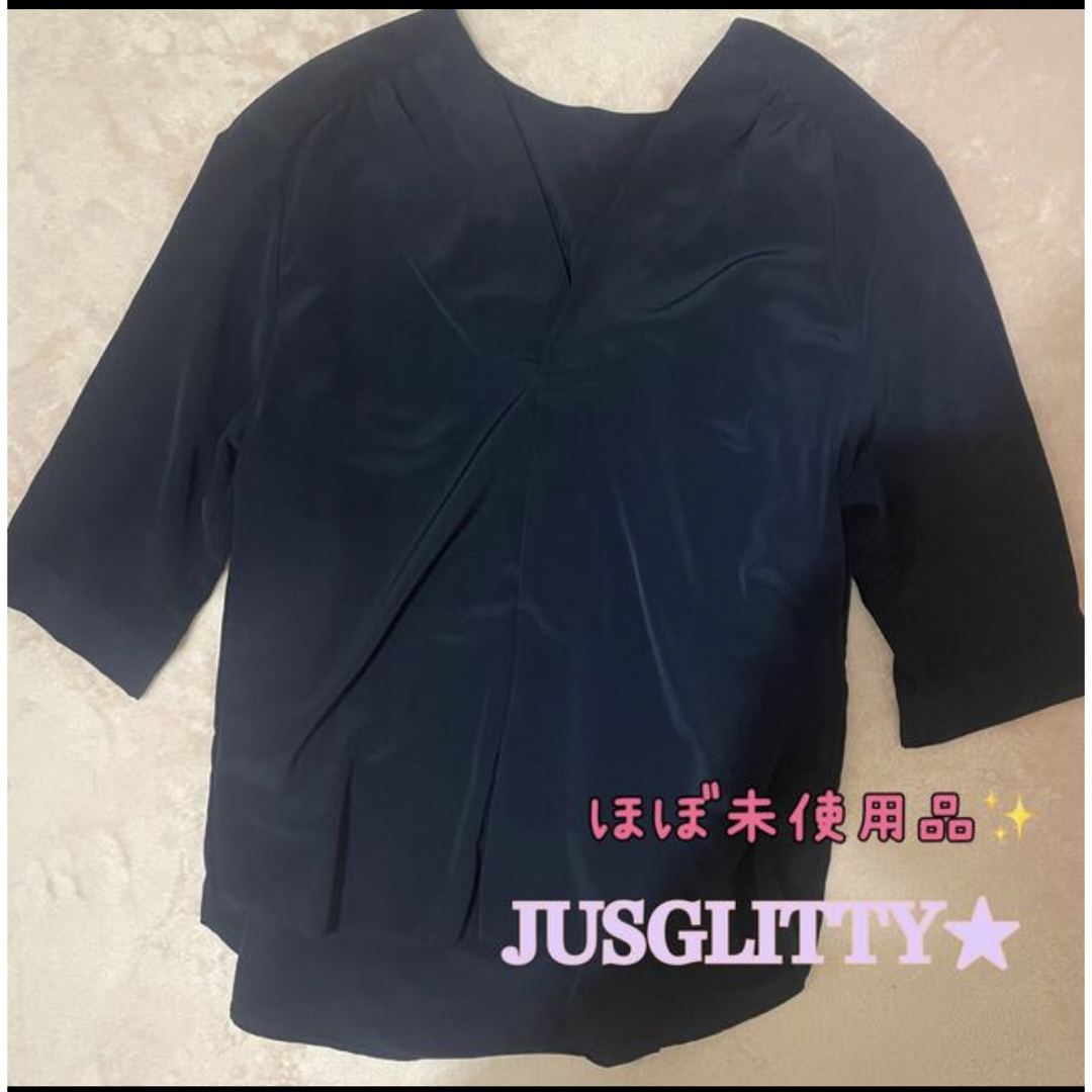 JUSGLITTY(ジャスグリッティー)の【未使用に近い✨】JUSGLITTY💙鎖綺麗めVネック レディースのトップス(カットソー(長袖/七分))の商品写真