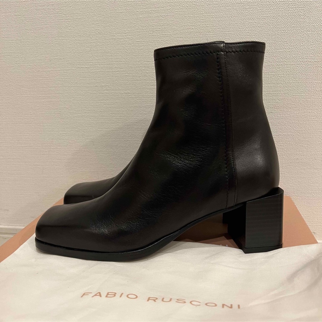 FABIO RUSCONI(ファビオルスコーニ)のファビオルスコーニ FabioRusconi スクエアトウプレーンショートブーツ レディースの靴/シューズ(ブーツ)の商品写真