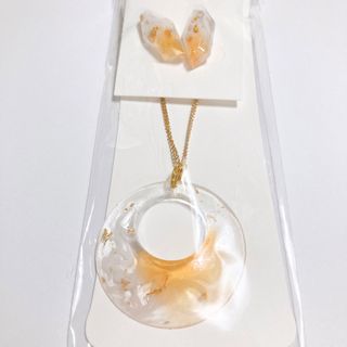 ネックレスと樹脂ピアスセット No.1(ピアス)