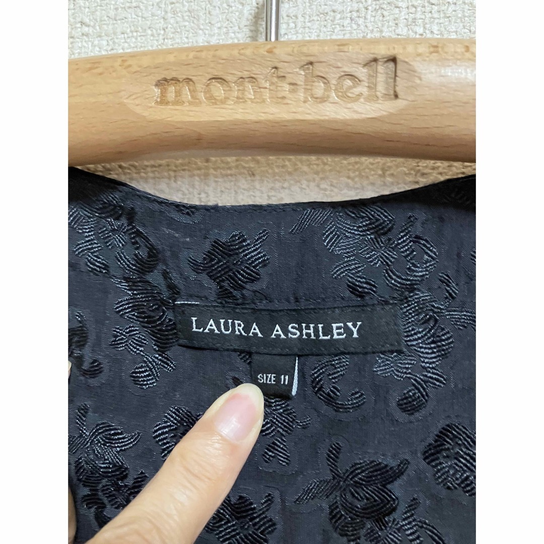 LAURA ASHLEY(ローラアシュレイ)のLAURA ASHLEY ローラアシュレイ　ブラウス　シャツ　ベスト　ジレ　11 レディースのトップス(シャツ/ブラウス(半袖/袖なし))の商品写真