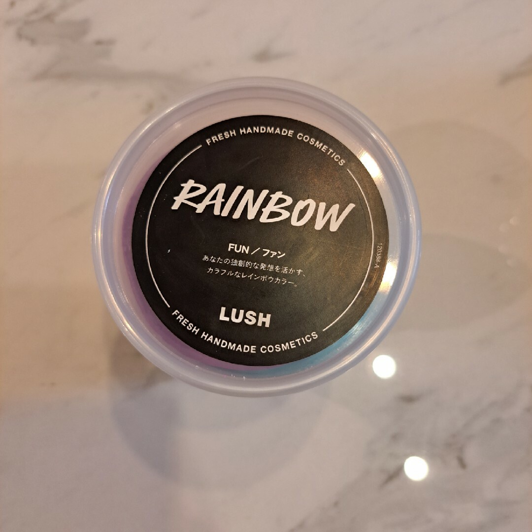 LUSH(ラッシュ)の【LUSH】ファンレインボー　クレイソープ　ボディーソープ コスメ/美容のボディケア(ボディソープ/石鹸)の商品写真