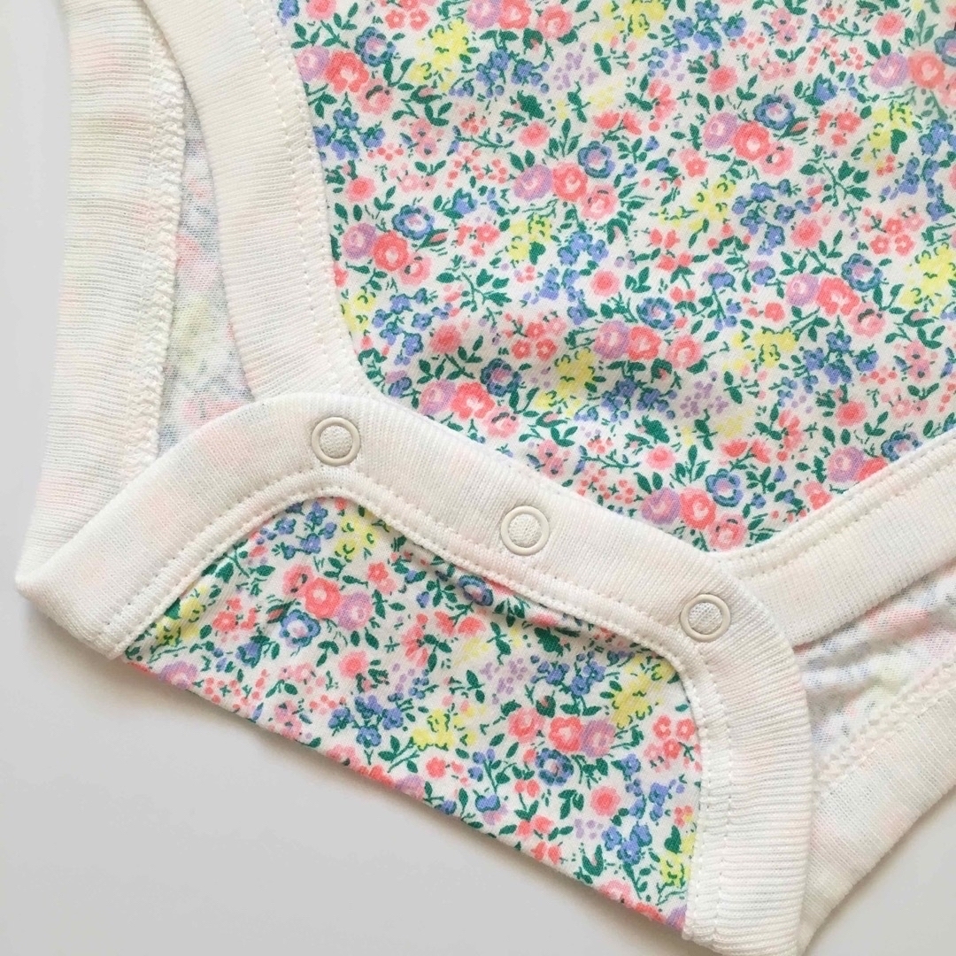 babyGAP(ベビーギャップ)の新品♡今期♡baby gap♡花柄♡ロンパース/ユニクロ/プティマイン/ラルフ/ キッズ/ベビー/マタニティのベビー服(~85cm)(ロンパース)の商品写真