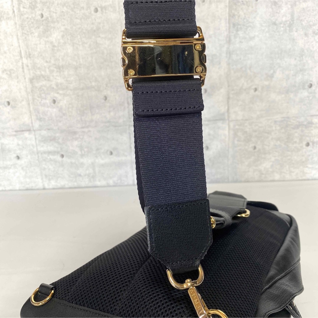 美品】A.D.M.J レザー 黒 ゴールド金具 ショルダークロスボディ 美品】A.D.M.J レザー 黒 ゴールド金具 ショルダークロスボディ