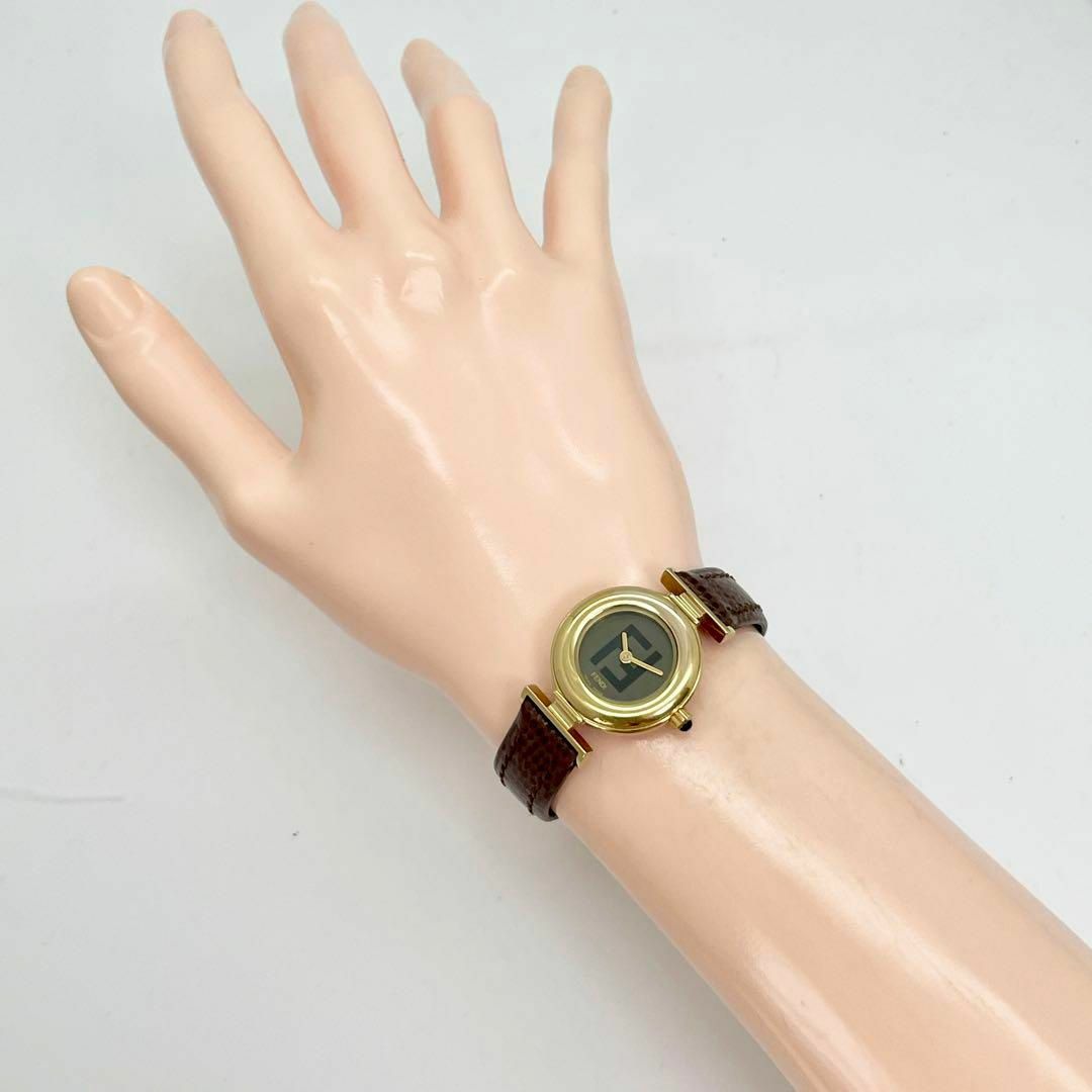 フェンディ  クロノグラフ  ゴールド　腕時計　美品　メンズ　レディース