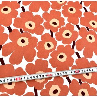 マリメッコ(marimekko)の正規品【ミニウニッコ】マリメッコ生地　72×40cm  オレンジ(生地/糸)