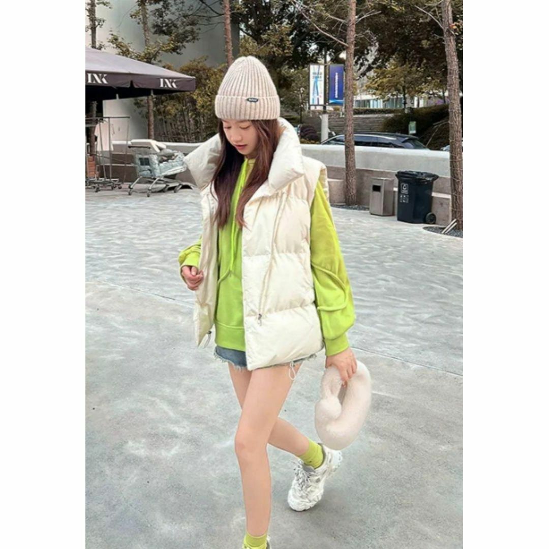 中綿ダウンベスト白　Mオーバーサイズ　黒　韓国　ストリート　防寒　ボーイッシュ レディースのジャケット/アウター(ダウンベスト)の商品写真