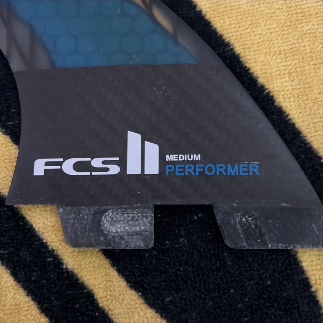 FCS(エフシーエス)のFCS2 Performer Medium 3枚セット スポーツ/アウトドアのスポーツ/アウトドア その他(サーフィン)の商品写真