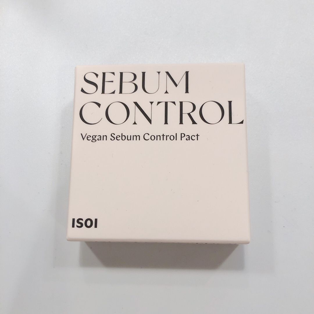 ISOI ヴィーガンセバムコントロールパクト パウダー コスメ/美容のベースメイク/化粧品(フェイスパウダー)の商品写真