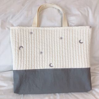 ヌビ　レッスンバッグ  月刺繍(バッグ/レッスンバッグ)