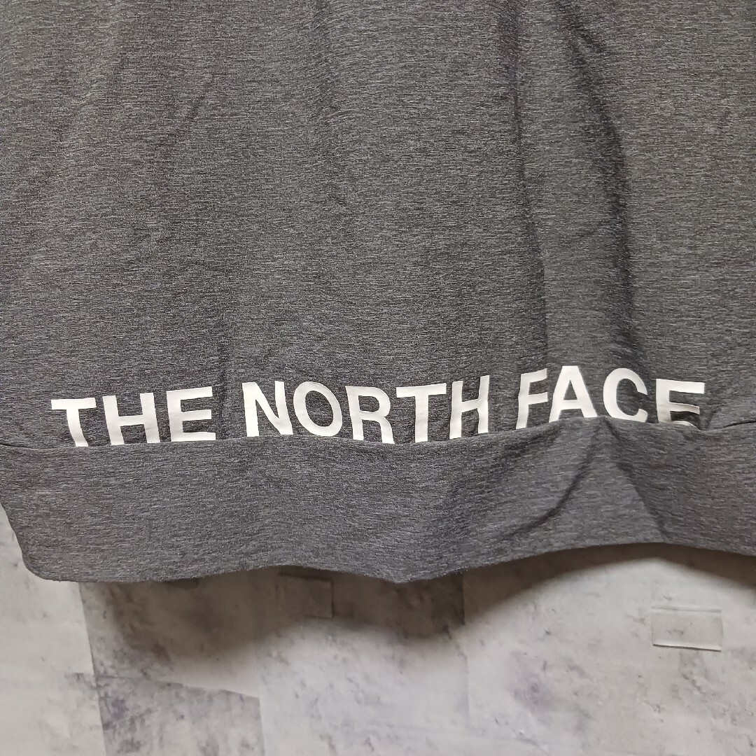 THE NORTH FACE(ザノースフェイス)のTHE  NORTH  FACE  ザノースフェイスレディースジャケット グレー レディースのジャケット/アウター(ナイロンジャケット)の商品写真