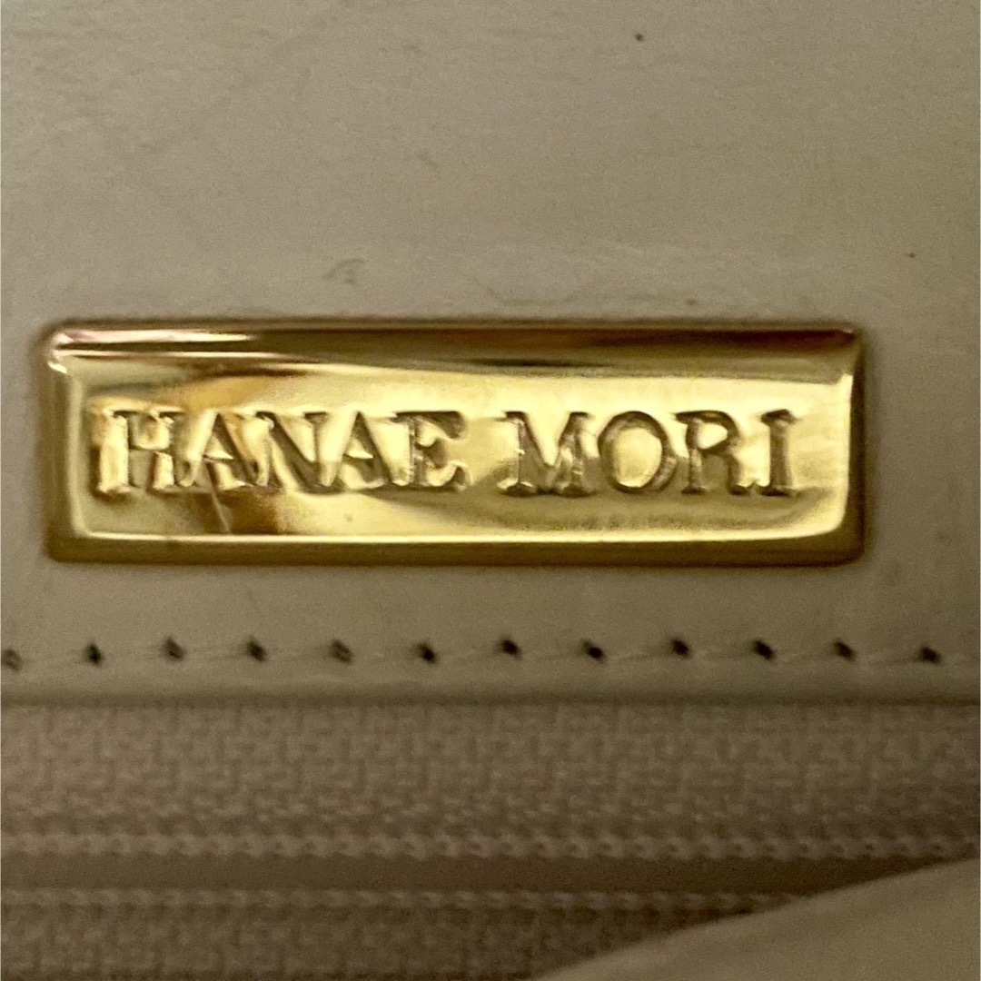 HANAE MORI(ハナエモリ)の新品❤️ハナエモリ 本革 ホワイトパーティーバック チェーンストラップ レディースのバッグ(ショルダーバッグ)の商品写真