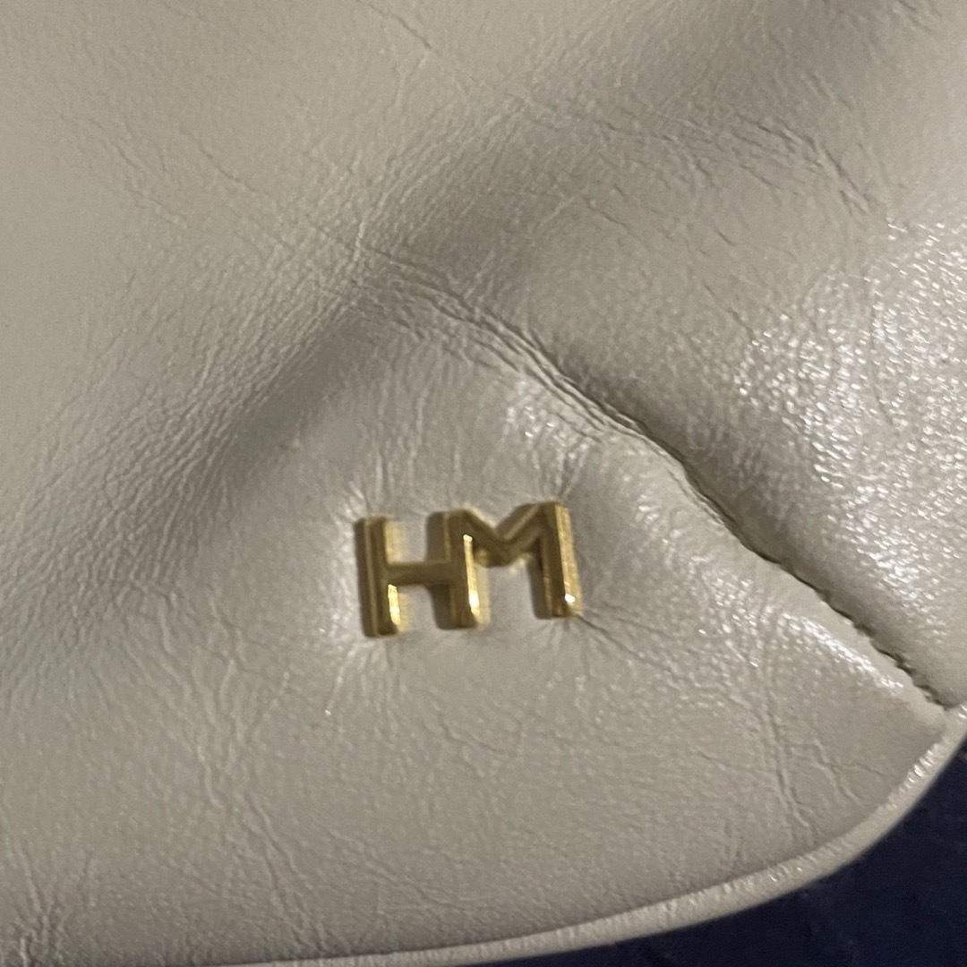 HANAE MORI(ハナエモリ)の新品❤️ハナエモリ 本革 ホワイトパーティーバック チェーンストラップ レディースのバッグ(ショルダーバッグ)の商品写真