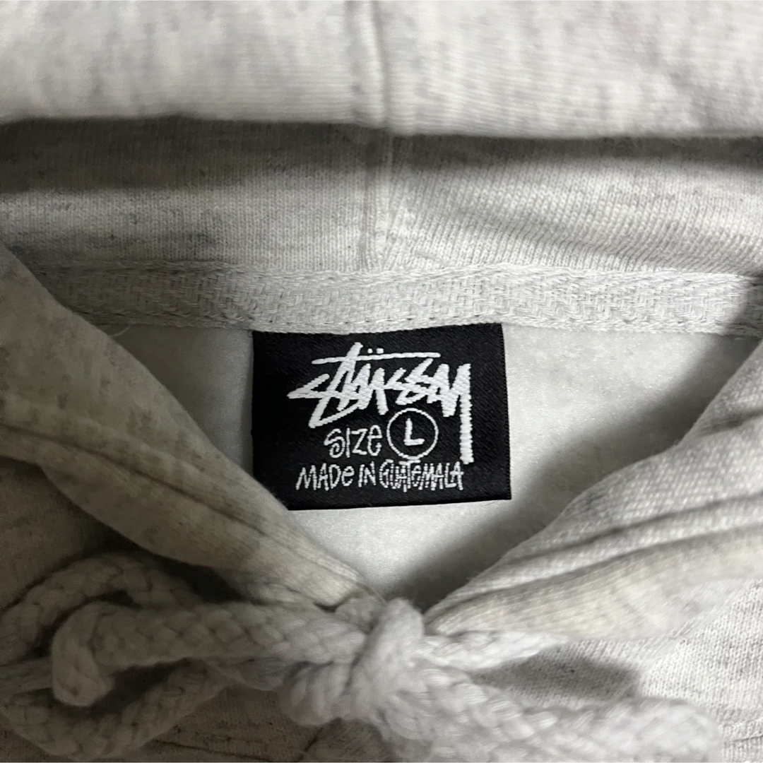 STUSSY プルオーバーパーカー センター刺繍ロゴ 霜降りホワイト - パーカー