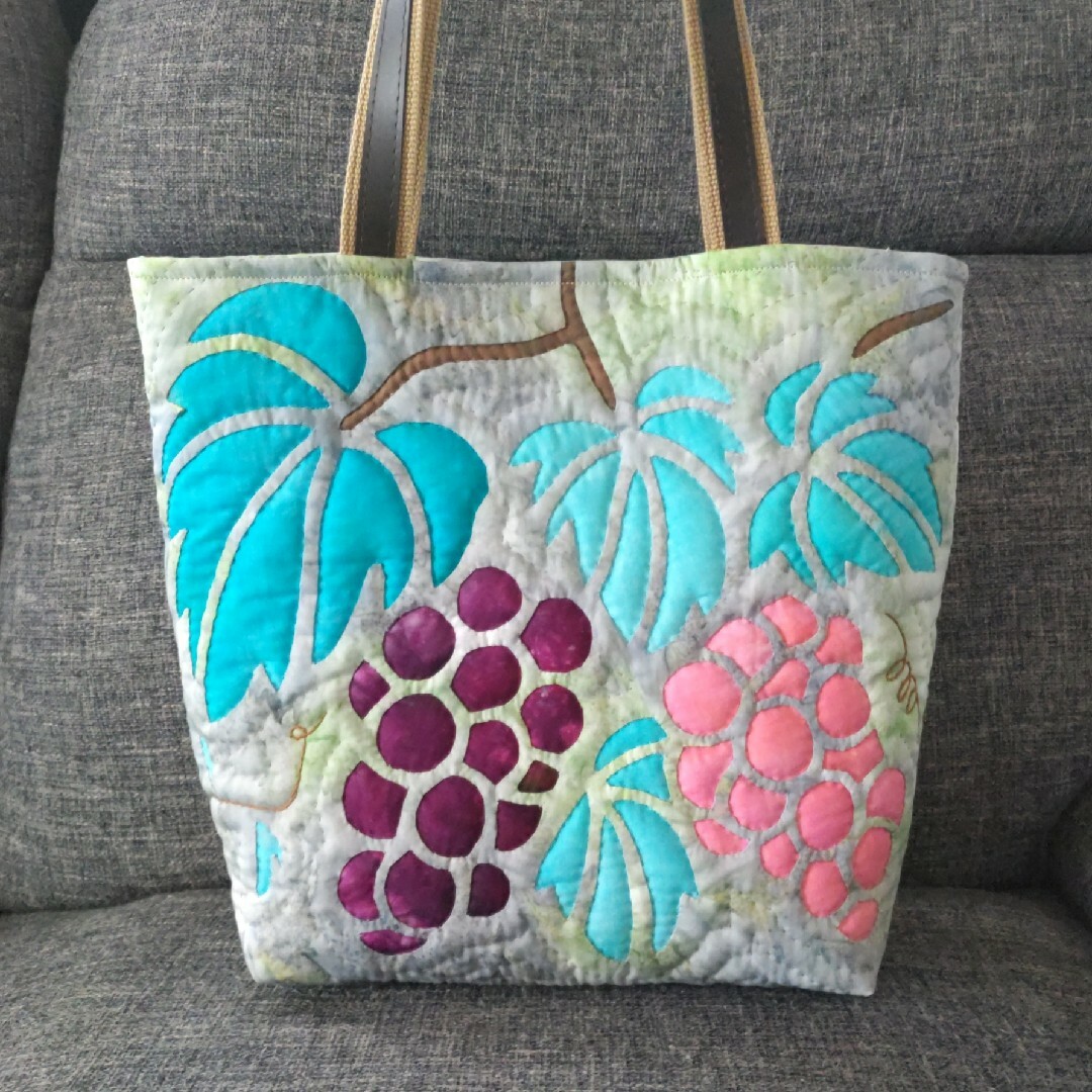 購入者が決まりました!ハンドメイド ハワイアンキルトバッグ (葡萄) 購入者が決まりました!ハンドメイド ハワイアンキルトバッグ (葡萄)