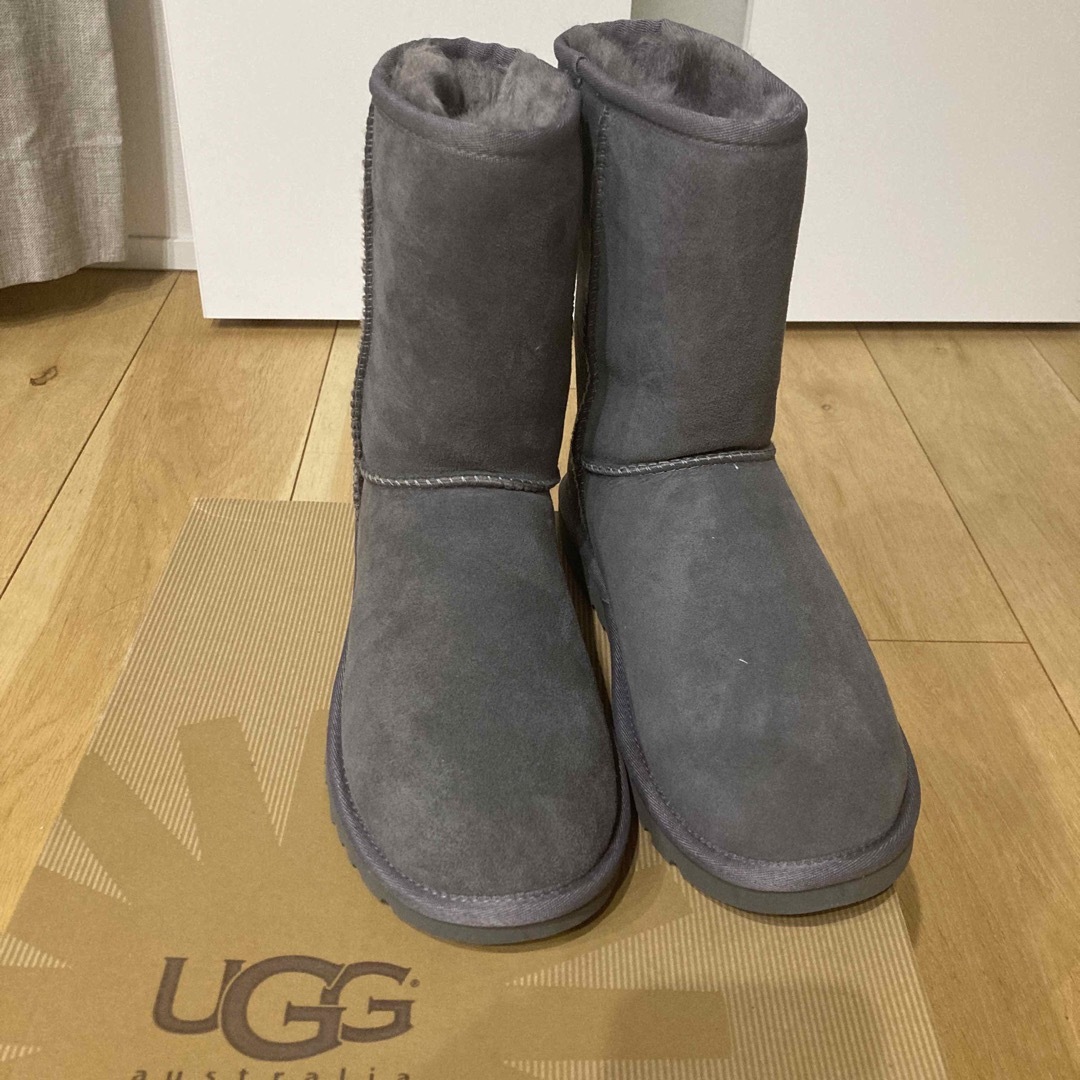 新品・未使用品 UGG アグ  CLASSIC Short II ムートンブーツ