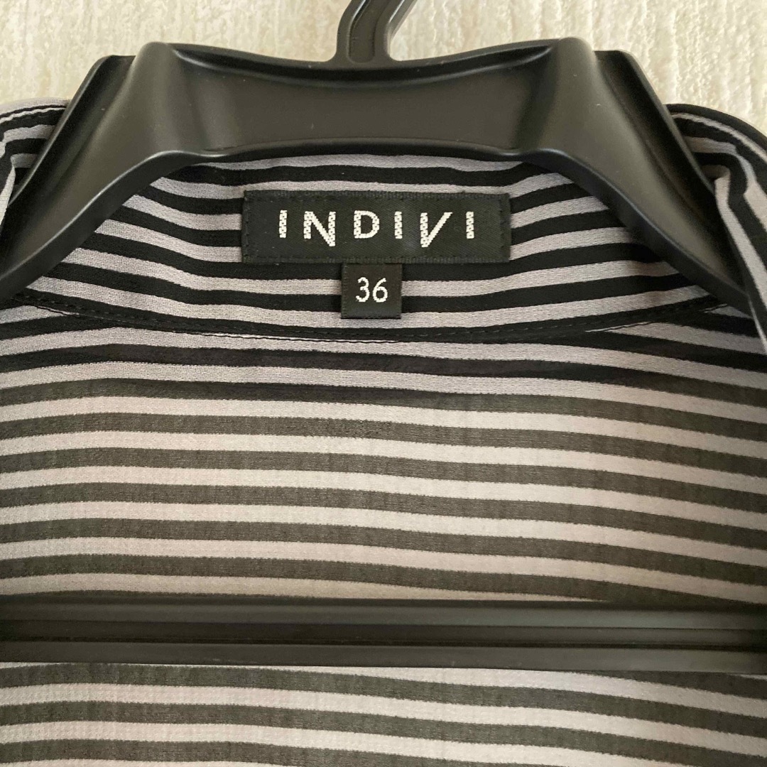 INDIVI(インディヴィ)のINDIVI  スキッパーシャツ　　グレー系　Sサイズ レディースのトップス(シャツ/ブラウス(長袖/七分))の商品写真