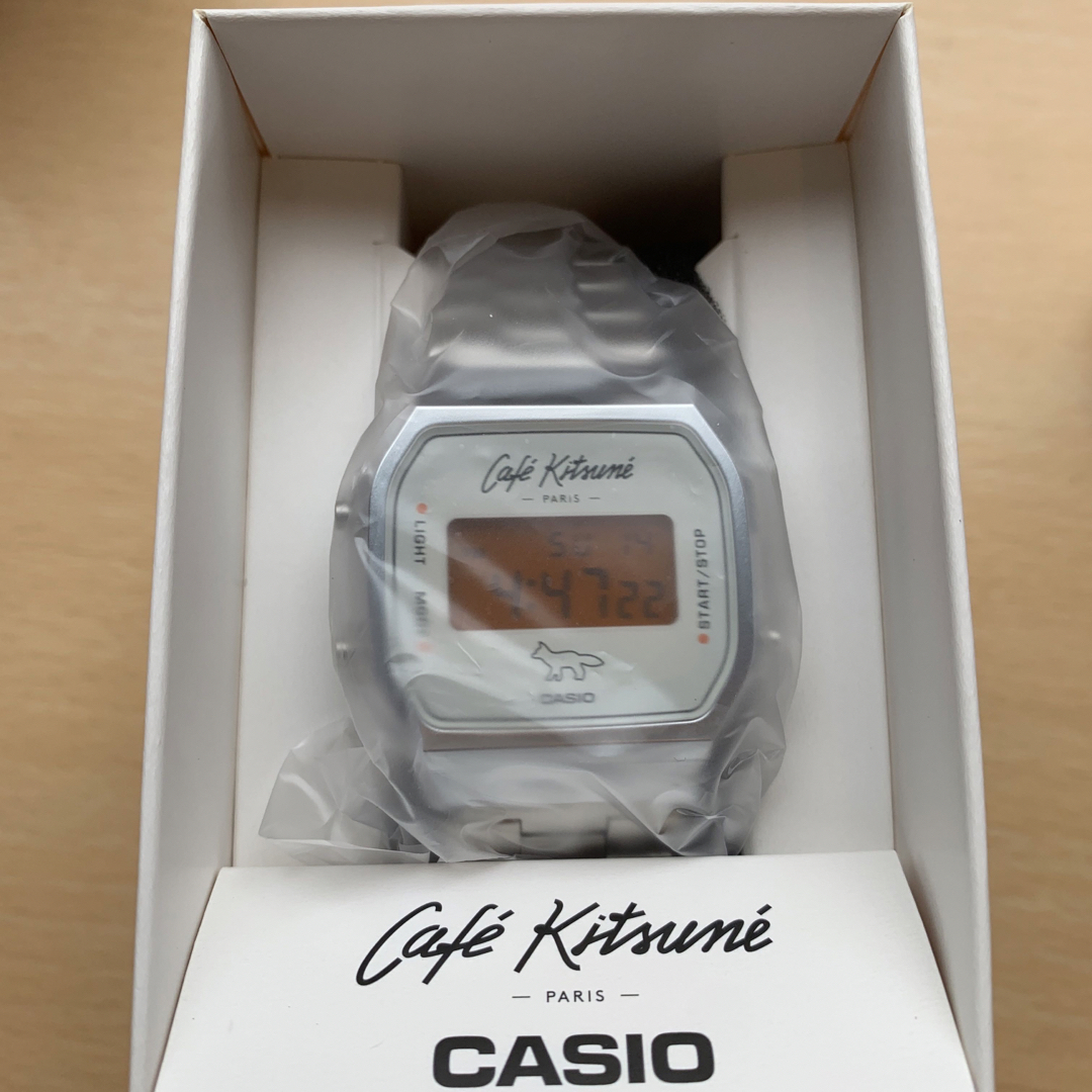 MAISON KITSUNE'(メゾンキツネ)のMaison Kitsuné CAFE CASIO キツネ カフェ メンズの時計(腕時計(デジタル))の商品写真