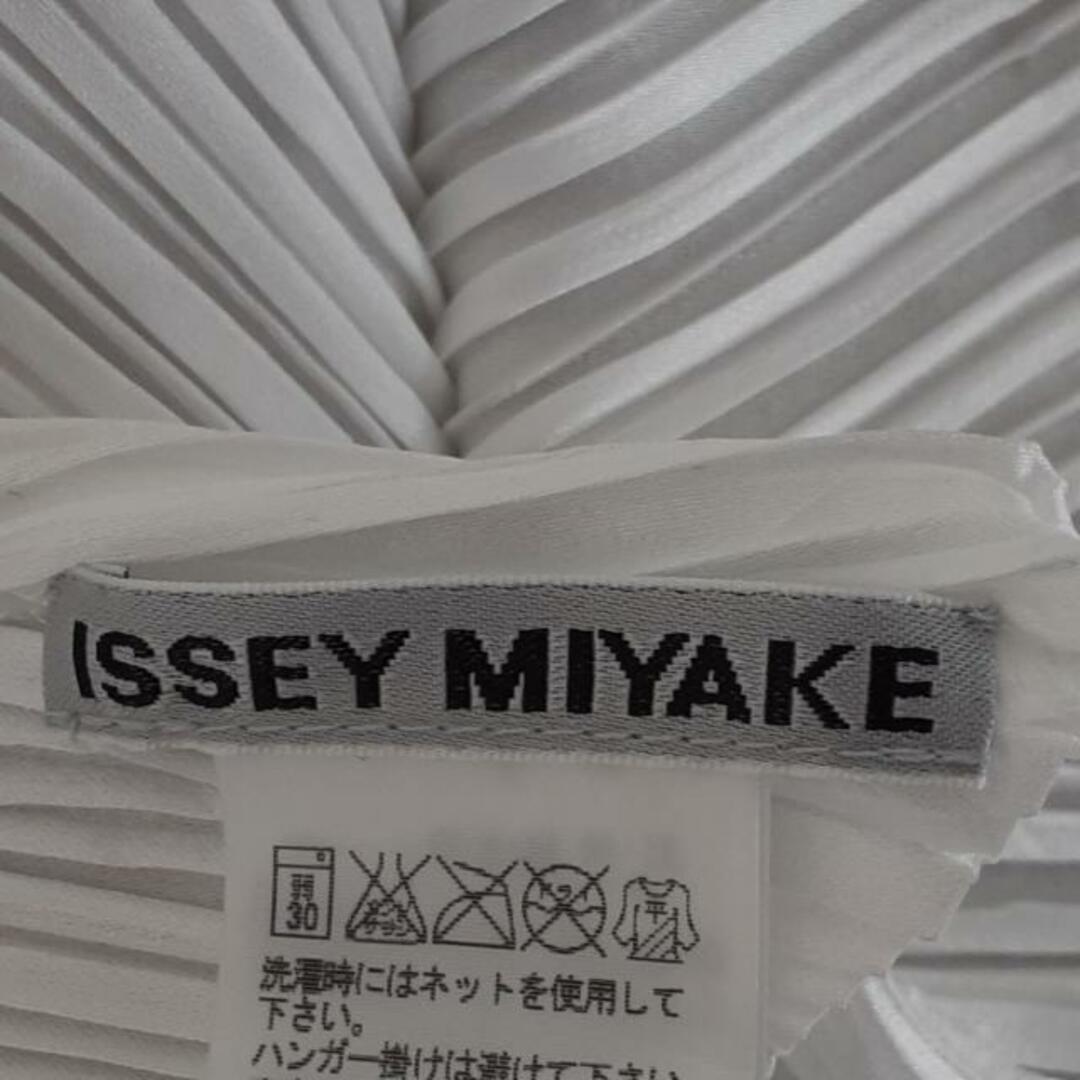 ISSEY MIYAKE(イッセイミヤケ)のイッセイミヤケ ジャケット サイズ2 M美品  レディースのジャケット/アウター(その他)の商品写真