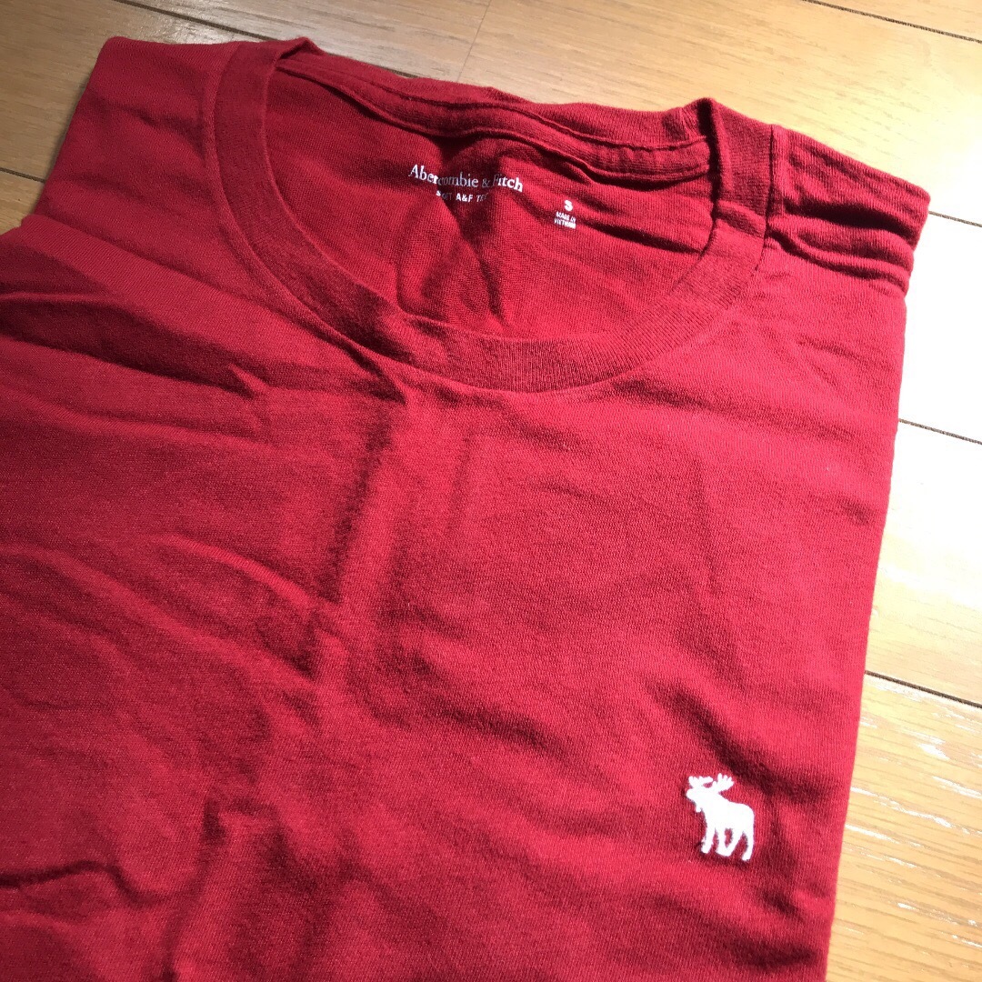 Abercrombie&Fitch(アバクロンビーアンドフィッチ)の◎L◎新品正規品◎アバクロ◎UネックTシャツ◎送料込 メンズのトップス(Tシャツ/カットソー(半袖/袖なし))の商品写真