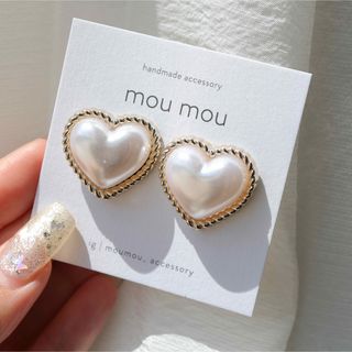 パール × ❤︎ × ゴールド ピアスorイヤリング(ピアス)