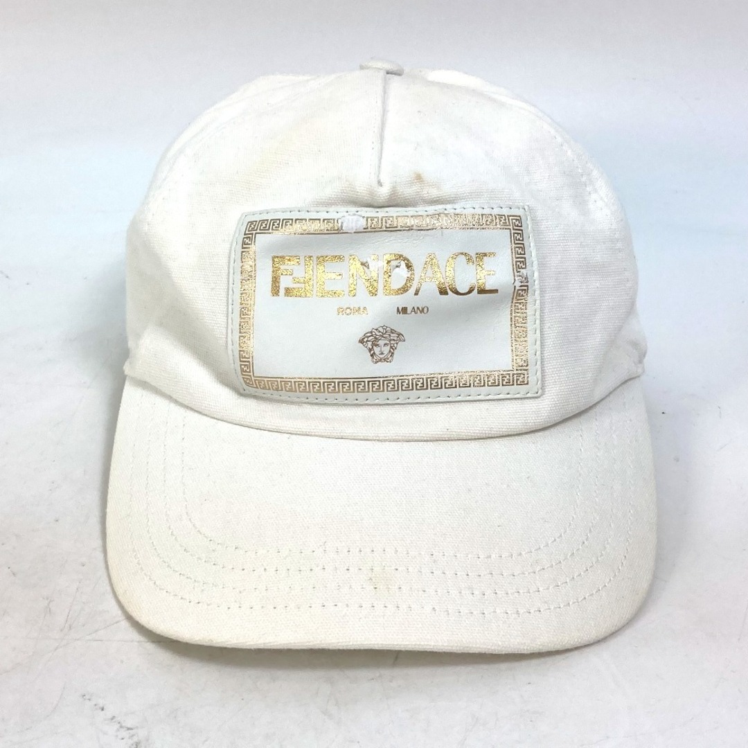 フェンディ FENDI フェンダーチェ FENDACE FXQ768 ヴェルサーチ コラボ VERSACE 帽子 キャップ帽 ベースボール キャップ  コットン ホワイト