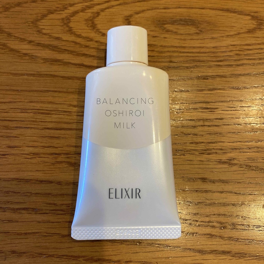 ELIXIR(エリクシール)のエリクシール　ルフレ　バランシング　おしろいミルクC コスメ/美容のベースメイク/化粧品(化粧下地)の商品写真