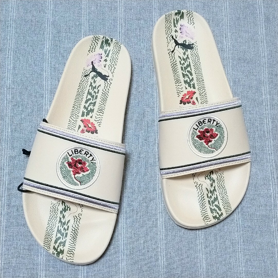 PUMA(プーマ)の26cmプーマ　コラボサンダル　LIBERTY リバティー　ホワイト　アイボリー メンズの靴/シューズ(サンダル)の商品写真