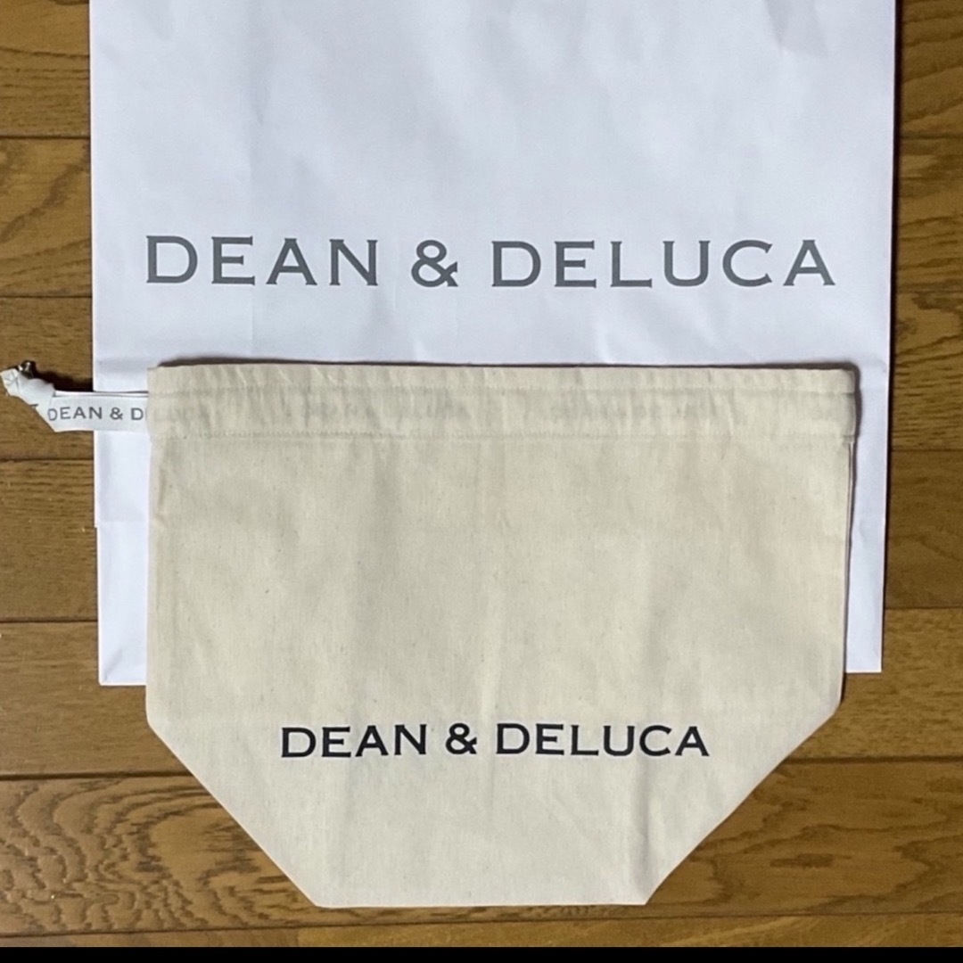 DEAN & DELUCA(ディーンアンドデルーカ)のDEAN&DELUCAロゴ入り巾着型ポーチとブルーボトルコーヒー巾着 レディースのファッション小物(ポーチ)の商品写真