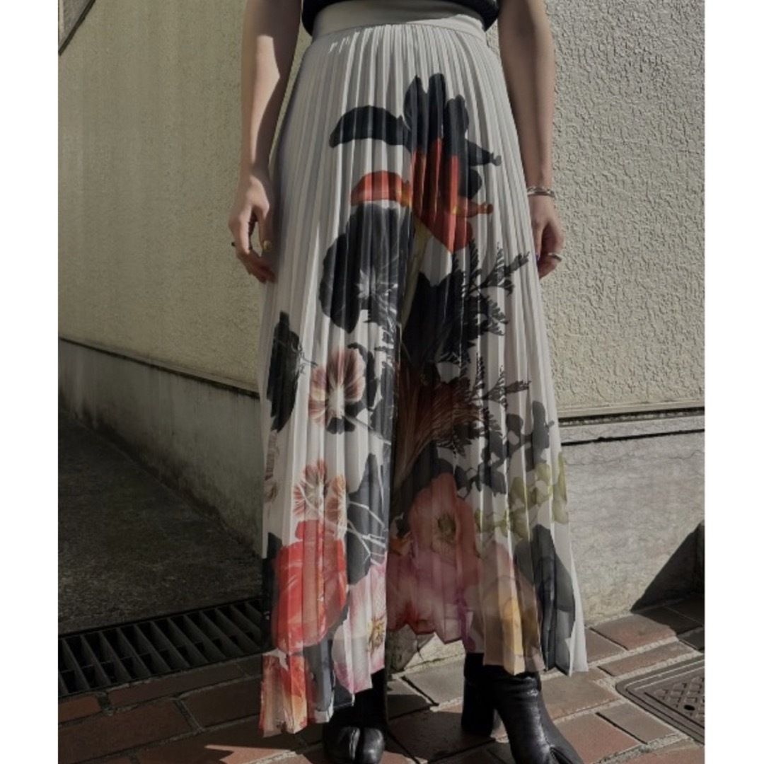 AmeAMERI MEDI ROENTGEN FLOWER PLEATS SKIRT