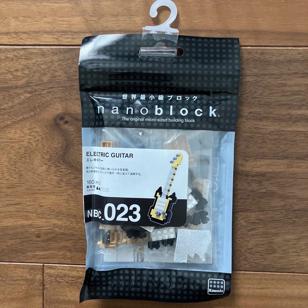 Kawada(カワダ)の未開封 世界最小級ブロックnanoblock エレキギター 【赤と黒2個セット】 エンタメ/ホビーのおもちゃ/ぬいぐるみ(模型/プラモデル)の商品写真